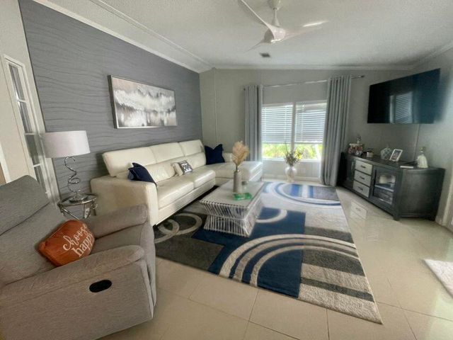 817 Sunglow Street, Boynton Beach, FL 33436