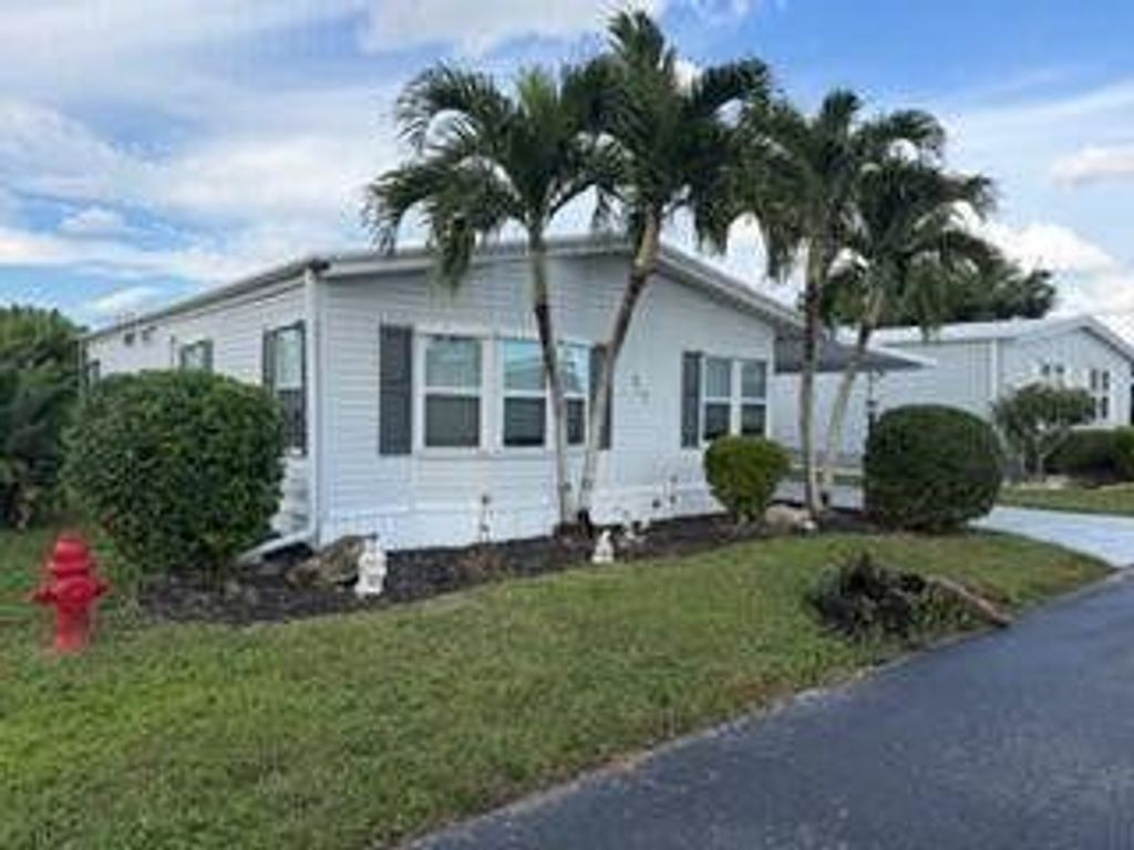 817 Sunglow Street, Boynton Beach, FL 33436