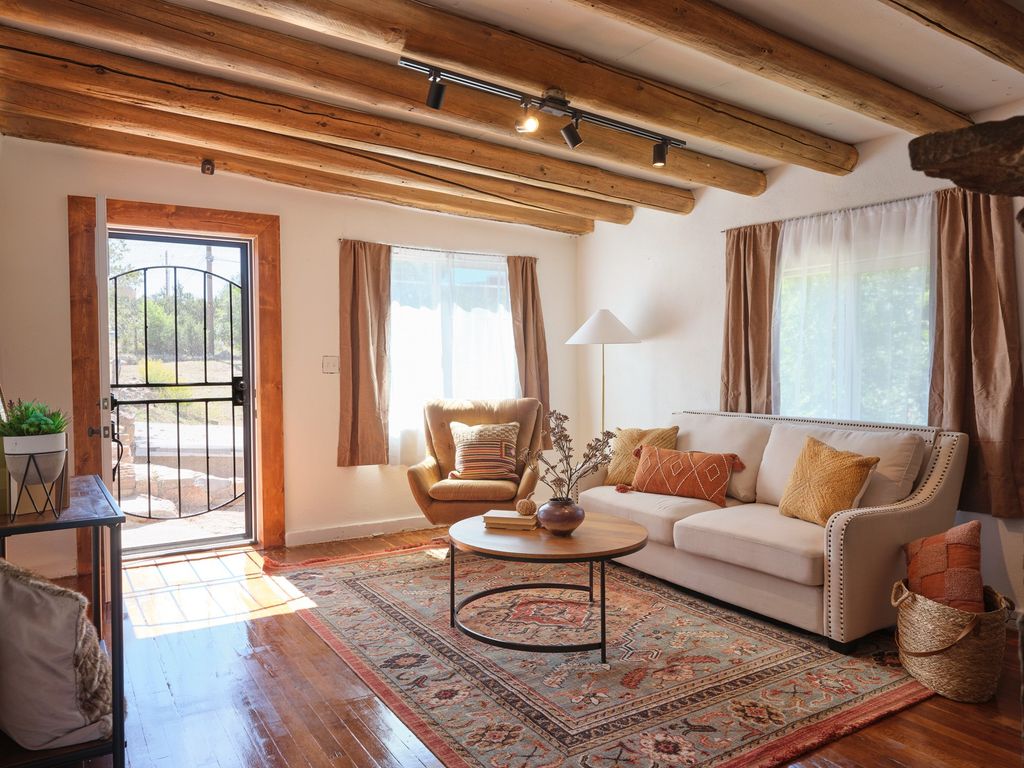 436 Apodaca Hill, Santa Fe, NM 87501