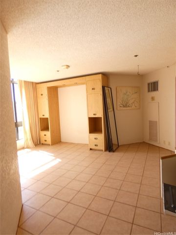 300 Wai Nani Way II1617, Honolulu, HI 96815