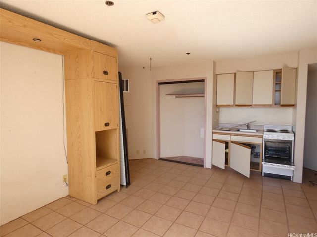 300 Wai Nani Way II1617, Honolulu, HI 96815
