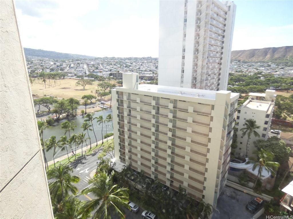 300 Wai Nani Way II1617, Honolulu, HI 96815
