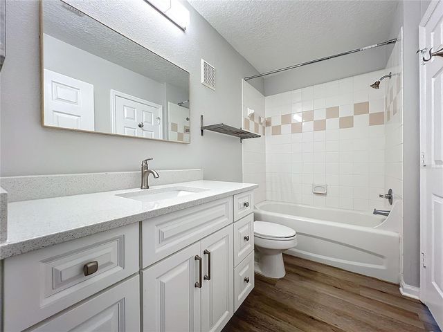 6572 SWISSCO DRIVE 233, Orlando, FL 32822