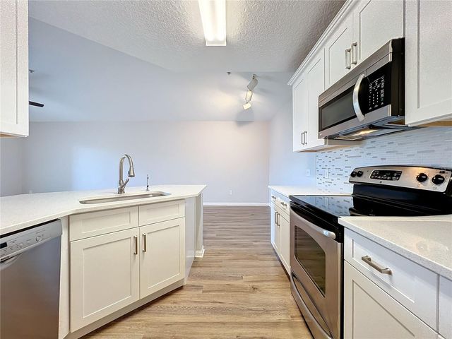 6572 SWISSCO DRIVE 233, Orlando, FL 32822