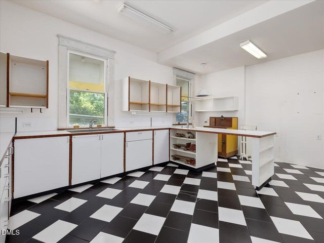 215 Hillcrest Road, Raleigh, NC 27605