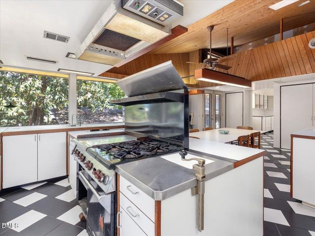 215 Hillcrest Road, Raleigh, NC 27605