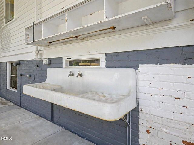 215 Hillcrest Road, Raleigh, NC 27605