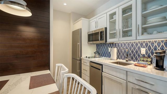 225 SANDS POINT ROAD 6201, Longboat Key, FL 34228