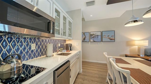 225 SANDS POINT ROAD 6201, Longboat Key, FL 34228