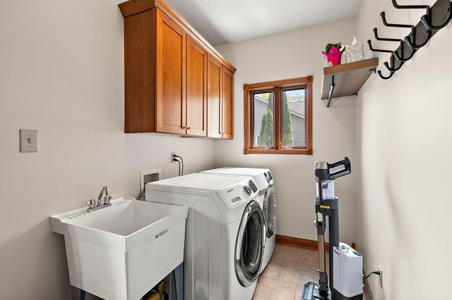 3253 Rosedale Court, Valparaiso, IN 46385