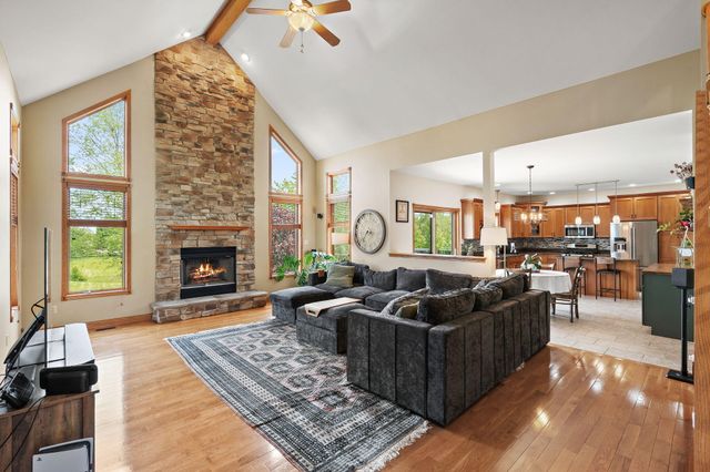 3253 Rosedale Court, Valparaiso, IN 46385