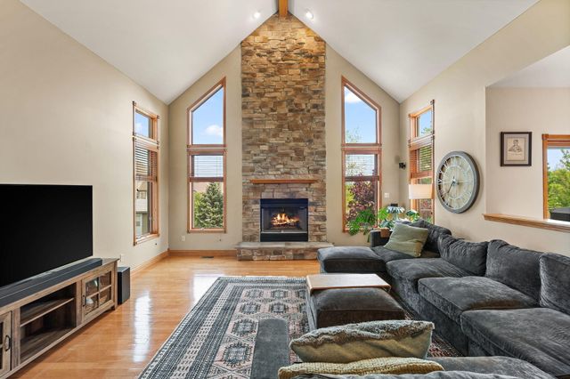 3253 Rosedale Court, Valparaiso, IN 46385