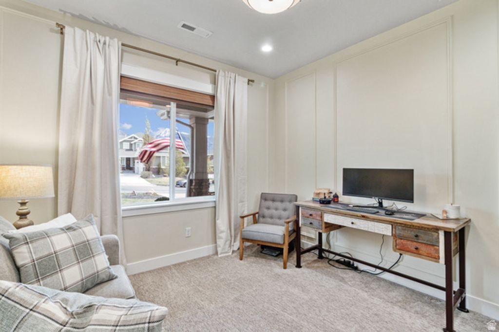 Image 15 of property listing at 12057 N SALTAIRE DR, Highland, UT 84003