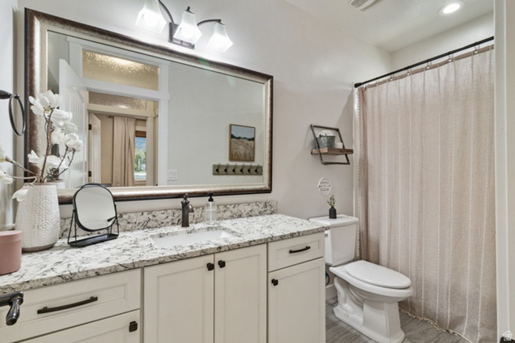 Image 16 of property listing at 12057 N SALTAIRE DR, Highland, UT 84003
