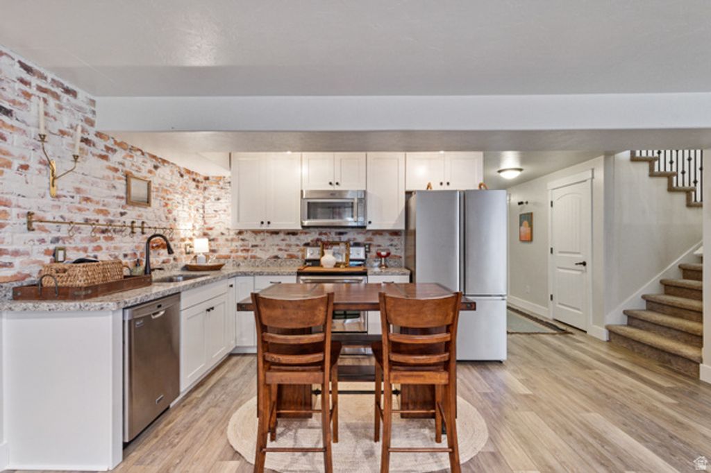 Image 18 of property listing at 12057 N SALTAIRE DR, Highland, UT 84003