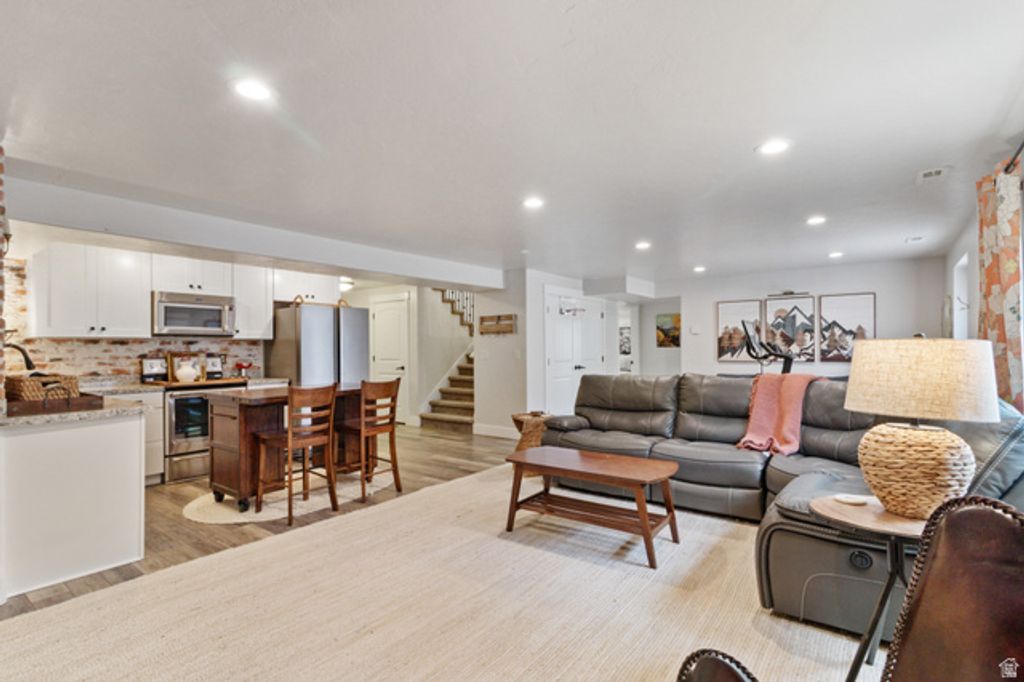 Image 19 of property listing at 12057 N SALTAIRE DR, Highland, UT 84003
