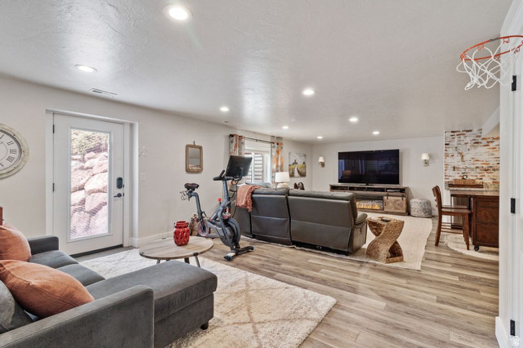 Image 22 of property listing at 12057 N SALTAIRE DR, Highland, UT 84003