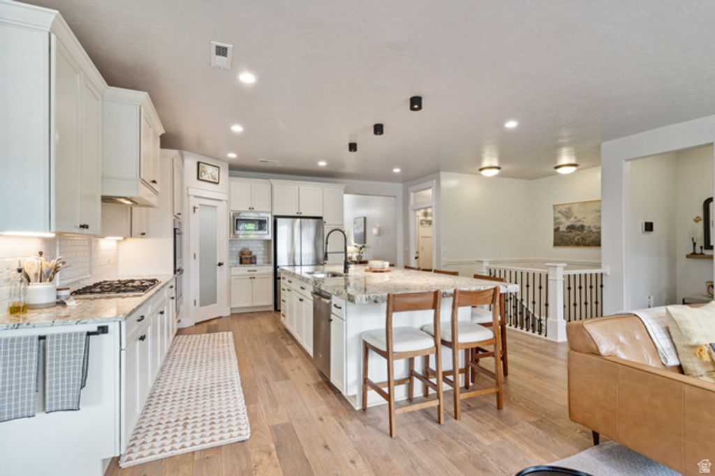 Image 4 of property listing at 12057 N SALTAIRE DR, Highland, UT 84003