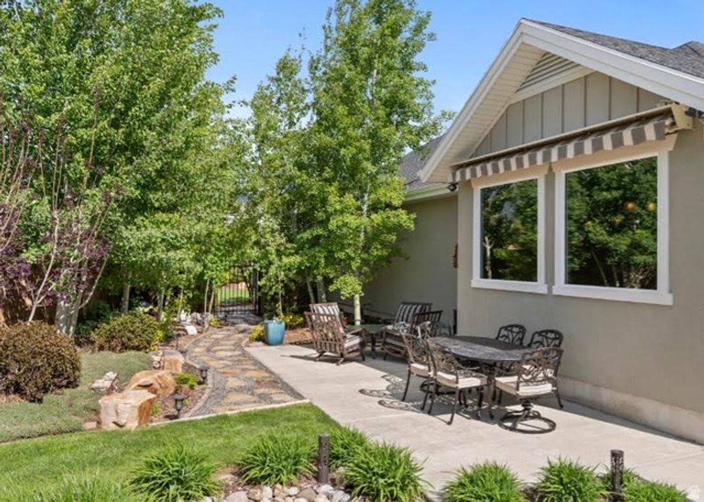 Image 37 of property listing at 12057 N SALTAIRE DR, Highland, UT 84003