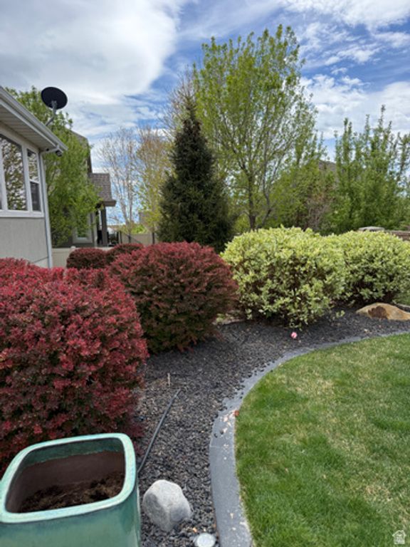 Image 39 of property listing at 12057 N SALTAIRE DR, Highland, UT 84003