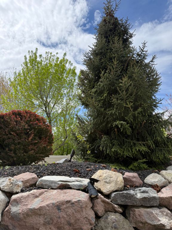 Image 40 of property listing at 12057 N SALTAIRE DR, Highland, UT 84003