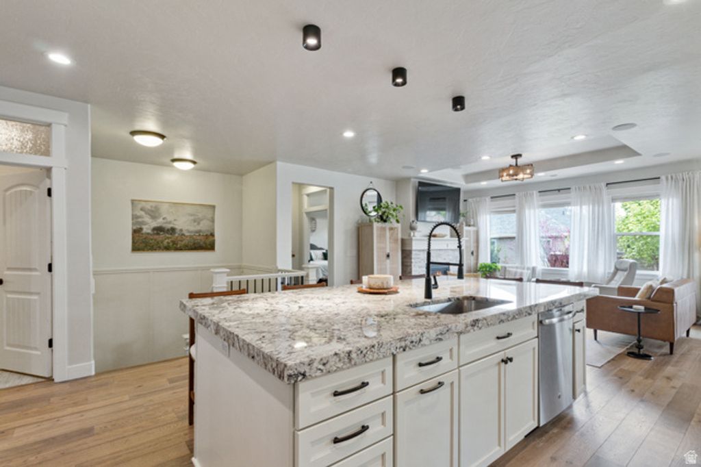 Image 5 of property listing at 12057 N SALTAIRE DR, Highland, UT 84003