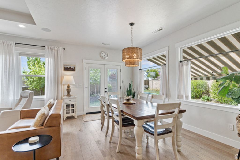 Image 6 of property listing at 12057 N SALTAIRE DR, Highland, UT 84003