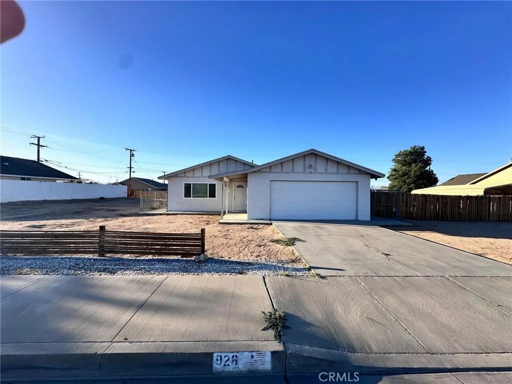 926 W Dolphin Avenue, Ridgecrest, CA 93555
