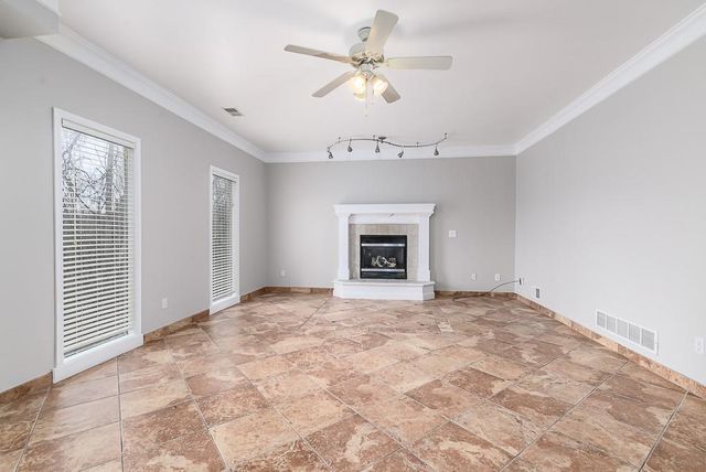 11911 N Charlotte Street, Kansas City, MO 64155