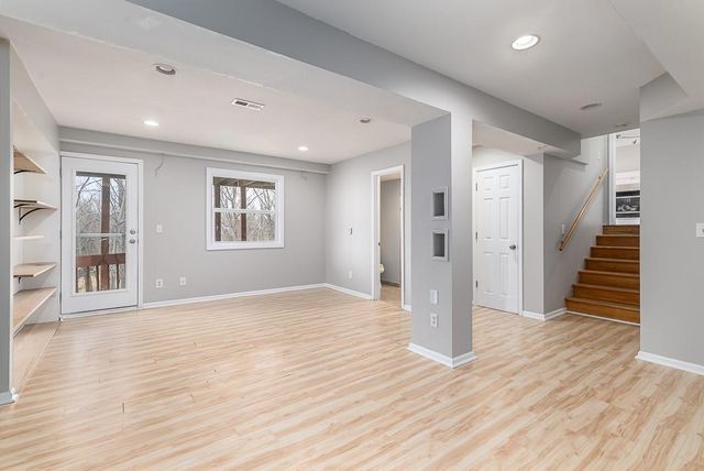 11911 N Charlotte Street, Kansas City, MO 64155