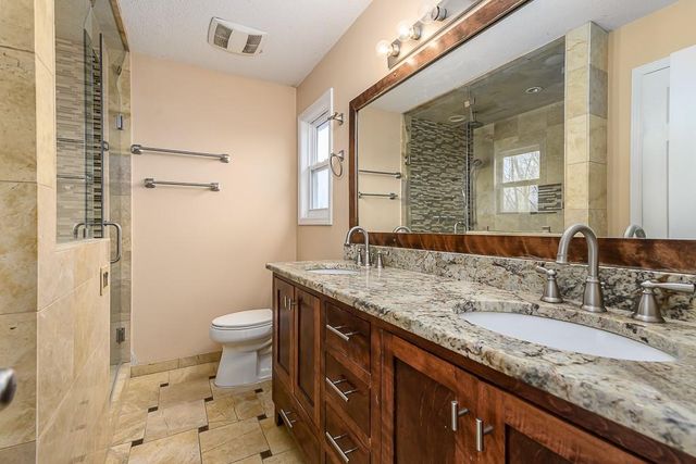 11911 N Charlotte Street, Kansas City, MO 64155