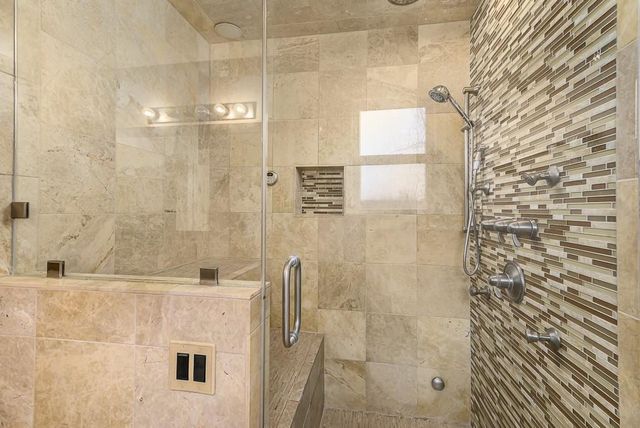 11911 N Charlotte Street, Kansas City, MO 64155