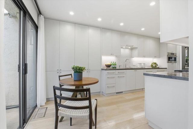 652 Sand Hill Circle, Menlo Park, CA 94025