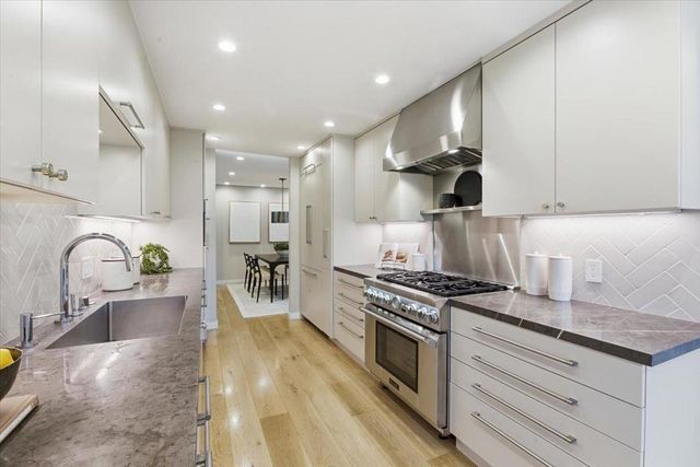 652 Sand Hill Circle, Menlo Park, CA 94025