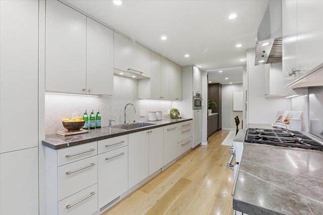 652 Sand Hill Circle, Menlo Park, CA 94025