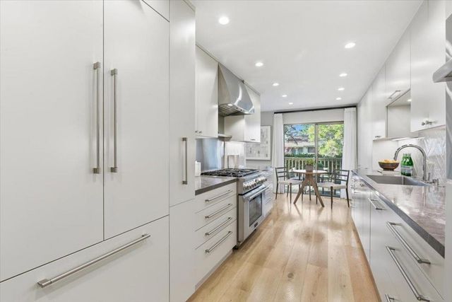 652 Sand Hill Circle, Menlo Park, CA 94025