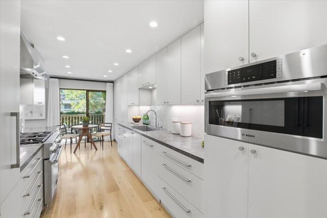 652 Sand Hill Circle, Menlo Park, CA 94025