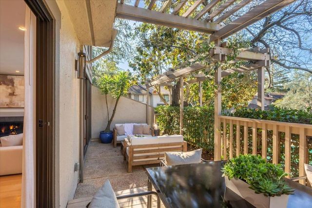 652 Sand Hill Circle, Menlo Park, CA 94025