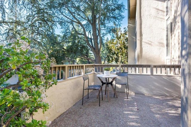 652 Sand Hill Circle, Menlo Park, CA 94025