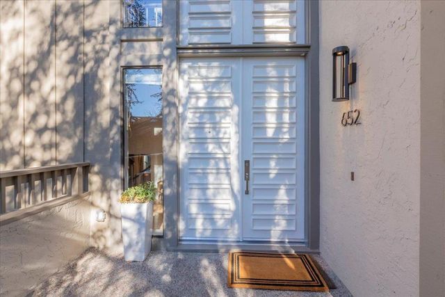652 Sand Hill Circle, Menlo Park, CA 94025