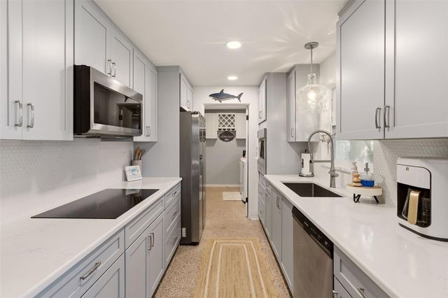 517 S PENINSULA AVENUE, New Smyrna Beach, FL 32169