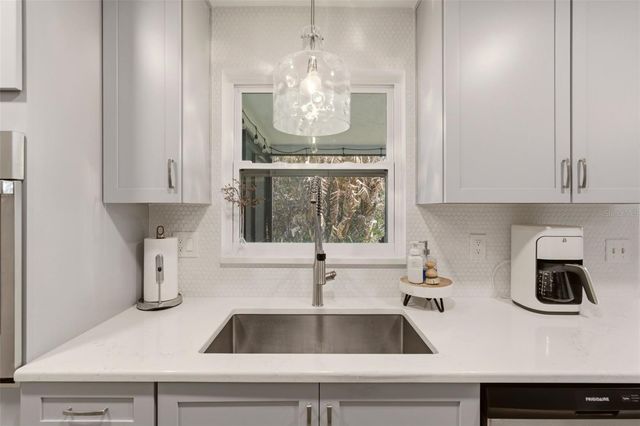 517 S PENINSULA AVENUE, New Smyrna Beach, FL 32169