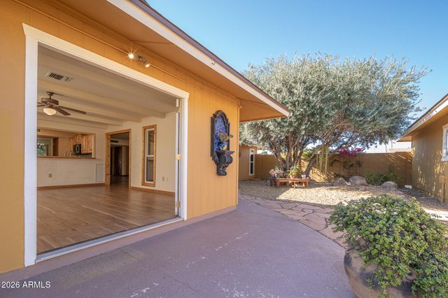 9732 W STAGECOACH Court, Sun City, AZ 85373