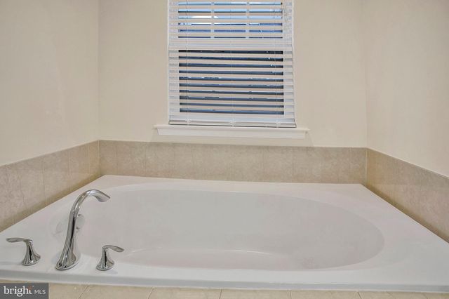 1612 FERNWOOD DR, Upper Marlboro, MD 20774