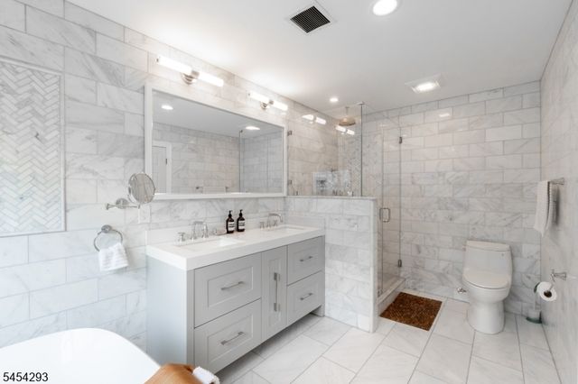 100 Shongum Rd, Randolph Twp., NJ 07869
