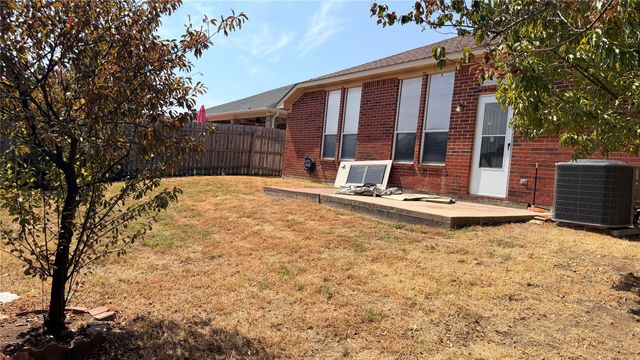 2013 Kingsbrook Trail, Fort Worth, TX 76120