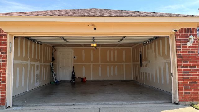 2013 Kingsbrook Trail, Fort Worth, TX 76120