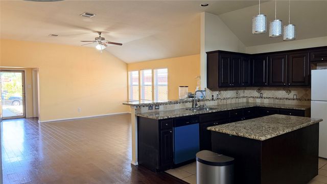 2013 Kingsbrook Trail, Fort Worth, TX 76120