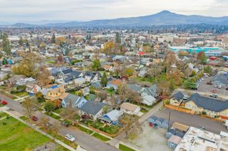 16 Quince Street, Medford, OR 97501