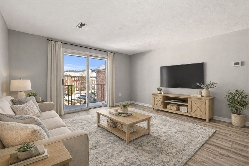 354 Neponset St M, Canton, MA 02021